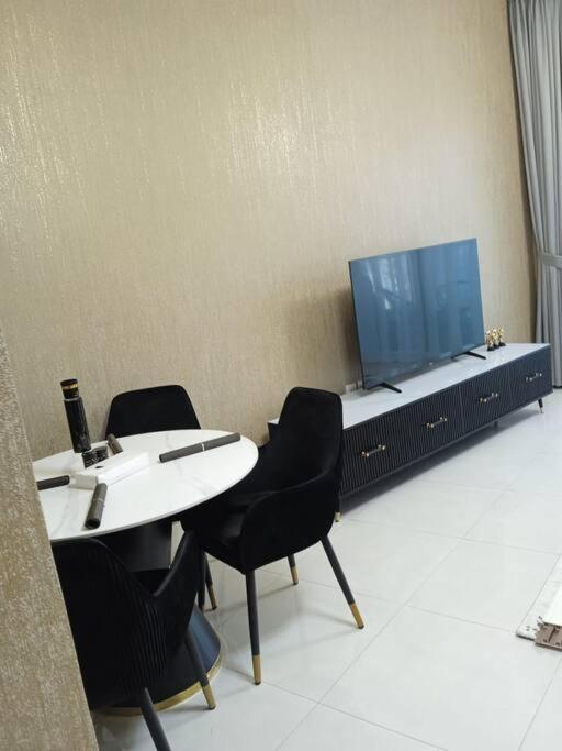 شقة Specious Pool View One Bed دبي
