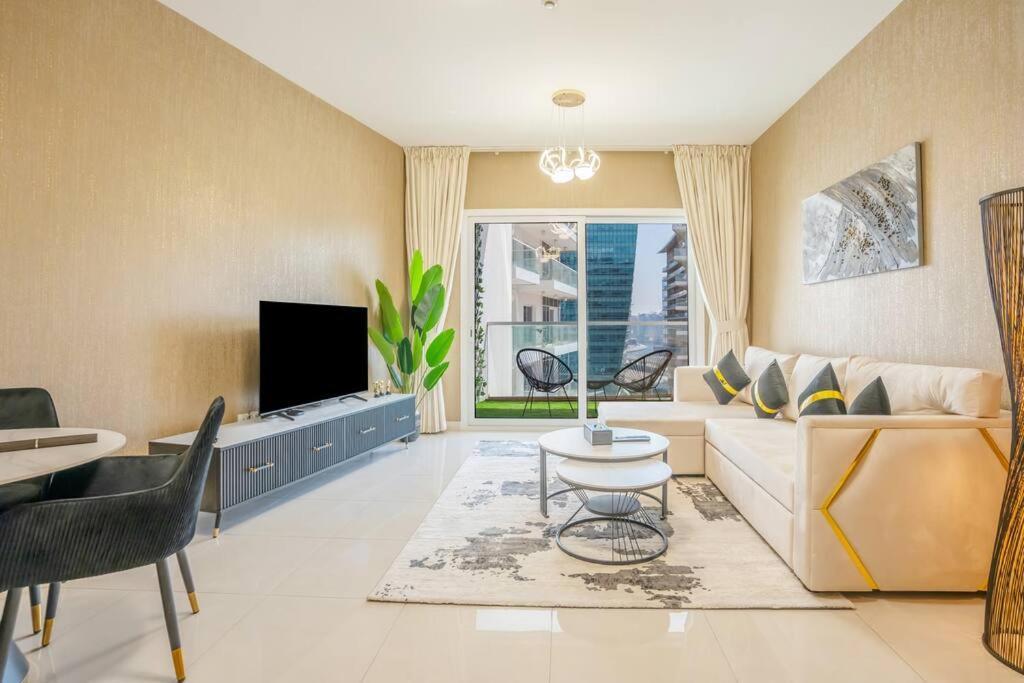 شقة Specious Pool View One Bed دبي