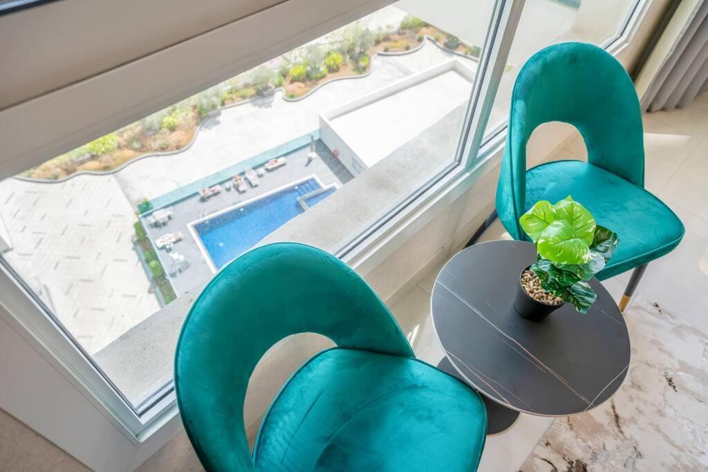 Specious Pool View One Bed * دبي